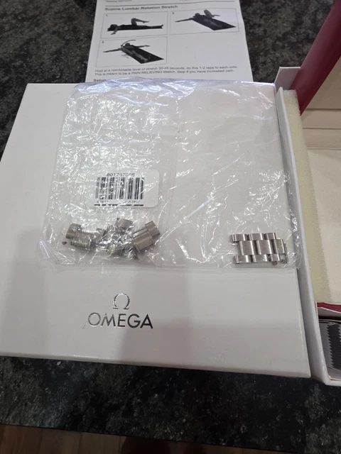 Chronographe automatique Omega Speedmaster HB-SIA GMT d'occasion. Bon état.