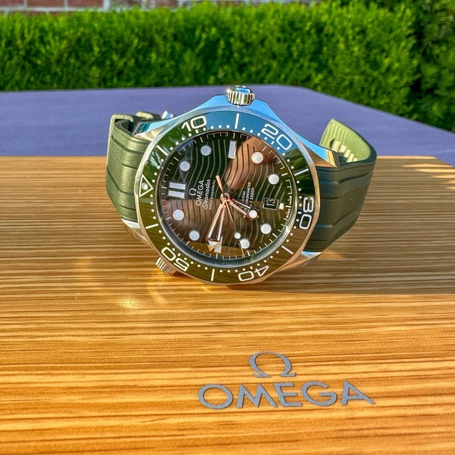 Omega Seamaster Diver 300M Vert Algue 42 mm 2023 Coffret complet 210.32.42.20.10.001