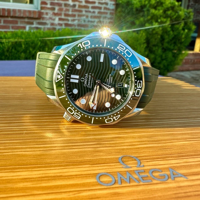Omega Seamaster Diver 300M Vert Algue 42 mm 2023 Coffret complet 210.32.42.20.10.001