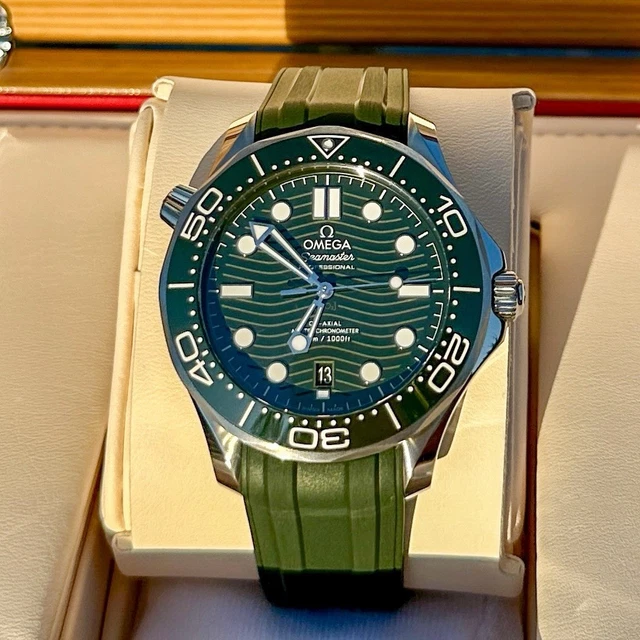 Omega Seamaster Diver 300M Vert Algue 42 mm 2023 Coffret complet 210.32.42.20.10.001