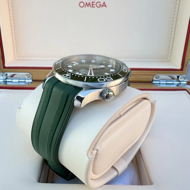 Omega Seamaster Diver 300M Vert Algue 42 mm 2023 Coffret complet 210.32.42.20.10.001