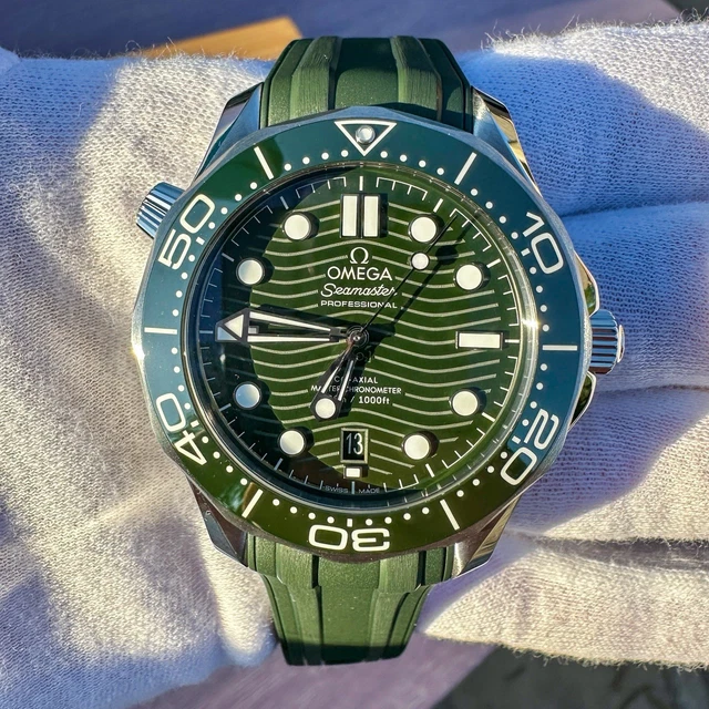 Omega Seamaster Diver 300M Vert Algue 42 mm 2023 Coffret complet 210.32.42.20.10.001