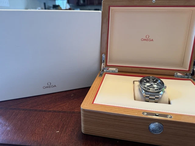 Montre automatique pour homme Omega Seamaster Planet Ocean 215.30.44.21.01.001