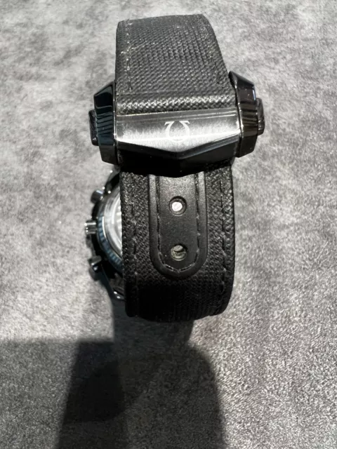 Omega Speedmaster Darkside of the Moon complète avec boîte et papiers