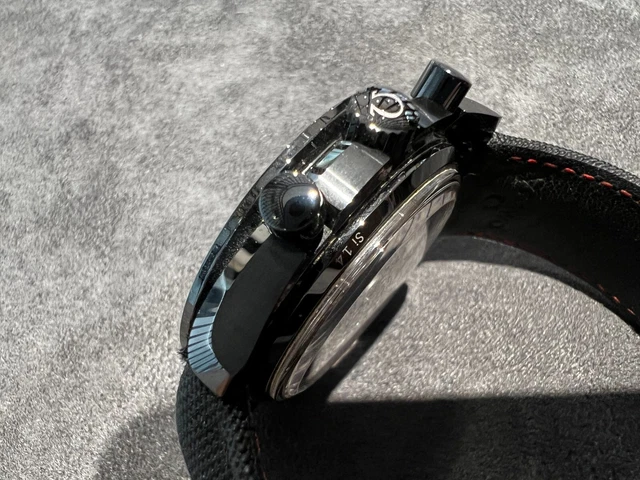 Omega Speedmaster Darkside of the Moon complète avec boîte et papiers