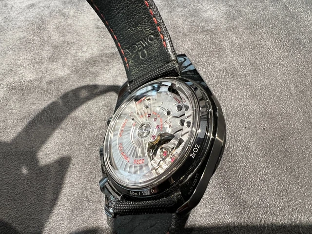 Omega Speedmaster Darkside of the Moon complète avec boîte et papiers