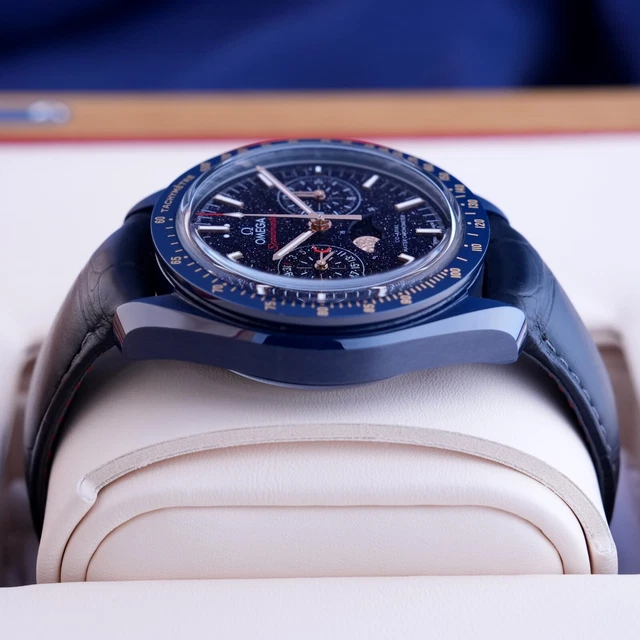 Omega Speedmaster Moonphase Céramique Cadran Bleu Aventurine - 304.93.44.52.03.002