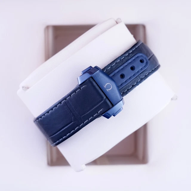 Omega Speedmaster Moonphase Céramique Cadran Bleu Aventurine - 304.93.44.52.03.002