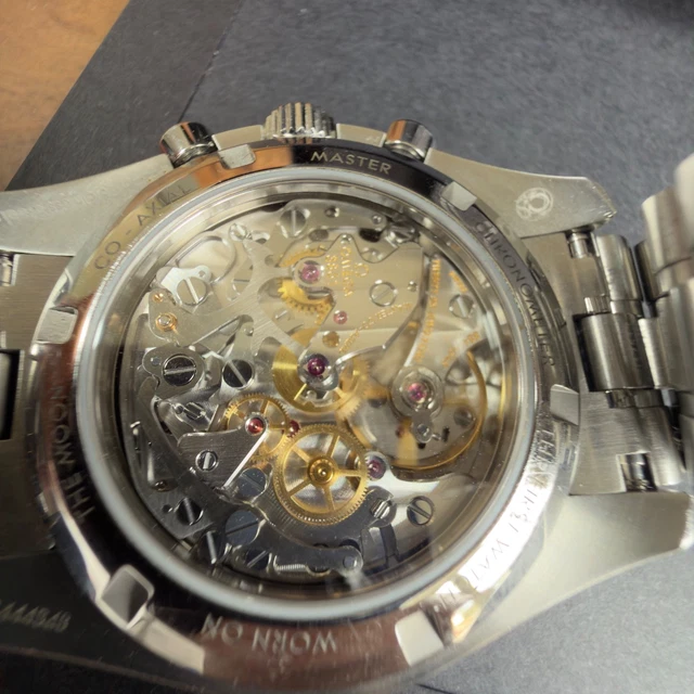 Omega Speedmaster Moonwatch Cadran Blanc 310.30.42.50.04.001 Coffret Complet 2025