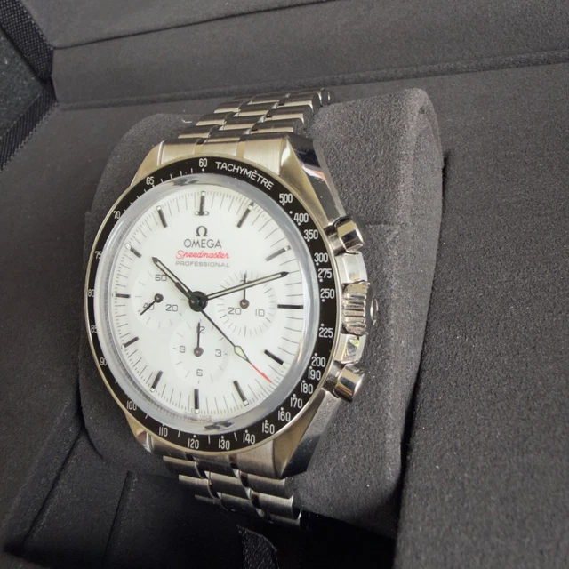 Omega Speedmaster Moonwatch Cadran Blanc 310.30.42.50.04.001 Coffret Complet 2025