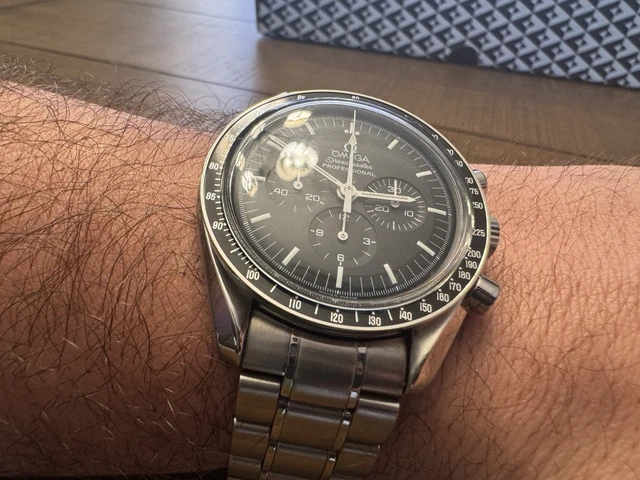 Omega Speedmaster Professional Moonwatch 42 mm 3570.50.00 Hesalite avec boîte et carte
