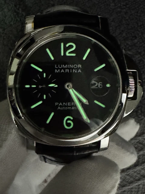 Panerai Luminor Marina PAM00104 Cadran noir sur bracelet en alligator noir