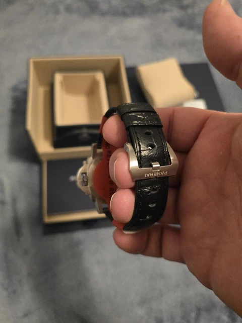 Montre de luxe pour homme Panerai Luminor - PAM01367. Neuve, jamais portée, avec boîte et papiers. Date de sortie : octobre 2025.