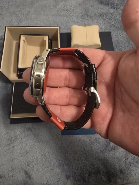 Montre de luxe pour homme Panerai Luminor - PAM01367. Neuve, jamais portée, avec boîte et papiers. Date de sortie : octobre 2025.