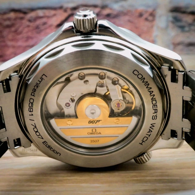 RARE OMEGA Bond Seamaster Diver 300M Commander's Watch/Blanc/Bleu/Rouge/ Bracelet