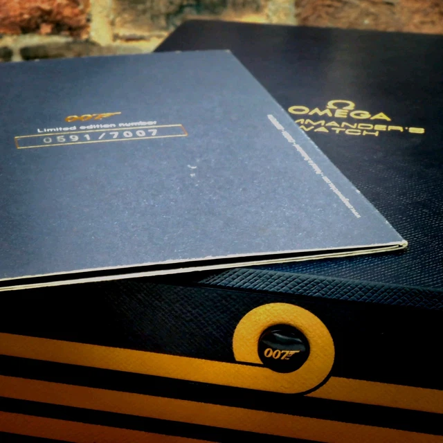 RARE OMEGA Bond Seamaster Diver 300M Commander's Watch/Blanc/Bleu/Rouge/ Bracelet