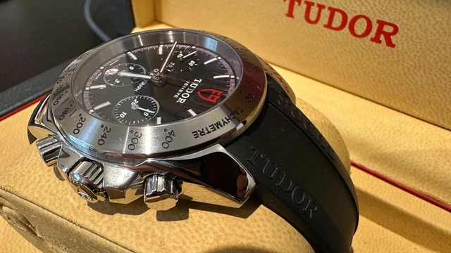 TUDOR Modèle 20300 - Chronographe Sport + Boîte et Papiers -