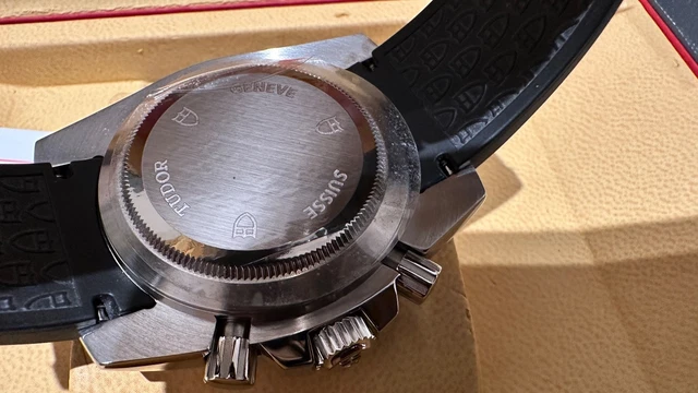 TUDOR Modèle 20300 - Chronographe Sport + Boîte et Papiers -