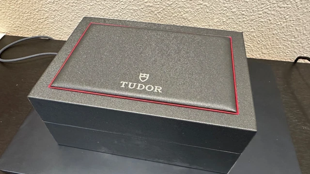 TUDOR Modèle 20300 - Chronographe Sport + Boîte et Papiers -