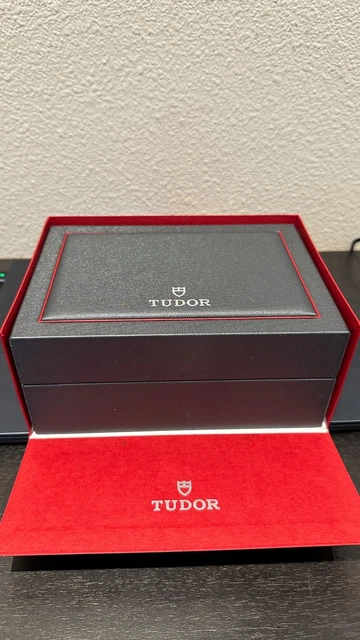 TUDOR Modèle 20300 - Chronographe Sport + Boîte et Papiers -
