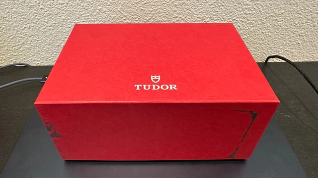 TUDOR Modèle 20300 - Chronographe Sport + Boîte et Papiers -