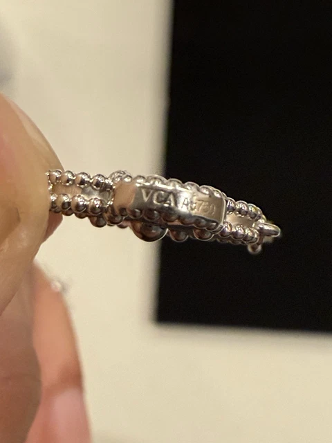 Bracelet Van Cleef & Arpels Alhambra vintage en or blanc 18 carats guilloché, 5 motifs