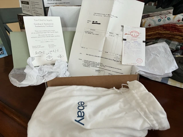 Collier pendentif en or et onyx Pure Alhambra de Van Cleef & Arpel