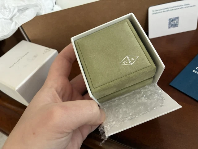 Collier pendentif en or et onyx Pure Alhambra de Van Cleef & Arpel