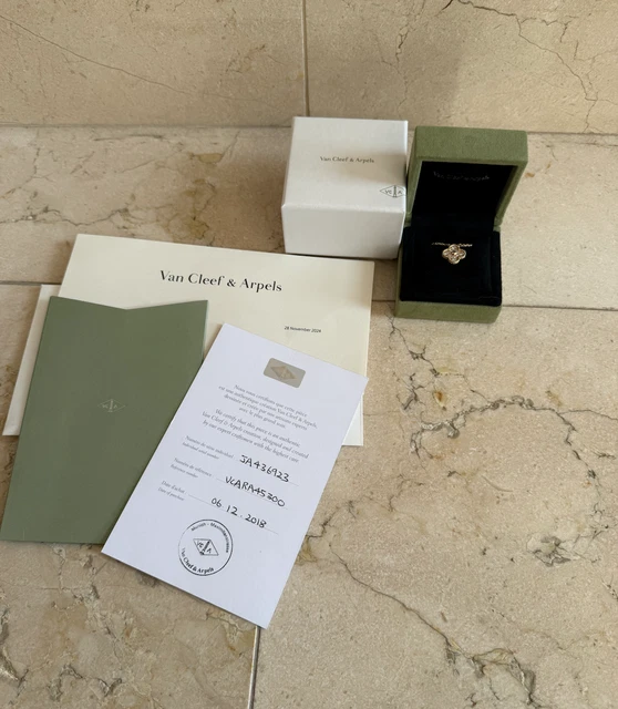 Collier pendentif vintage Alhambra en or jaune 18 carats et diamants Van Cleef & Arpels