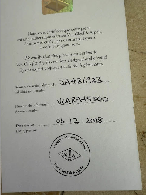 Collier pendentif vintage Alhambra en or jaune 18 carats et diamants Van Cleef & Arpels