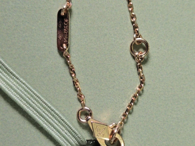 Collier et bracelet Van Cleef & Arpels Mini Alhambra rouge