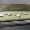 Bracelet Van Cleef & Arpels en nacre vintage Alhambra 5 motifs 19 cm