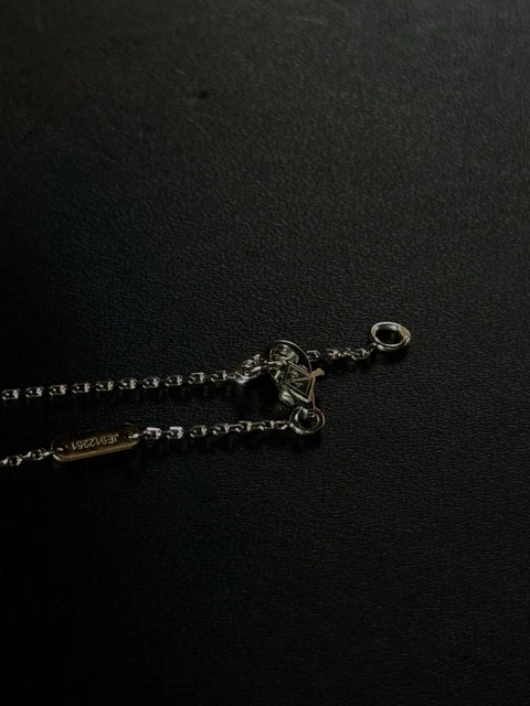 Collier pendentif en or blanc Van Cleef & Arpels Sweet Alhambra