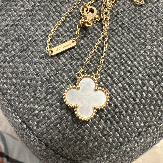 Ensemble complet de pendentifs Van Cleef & Arpels Vintage Alhambra en or jaune 18 carats