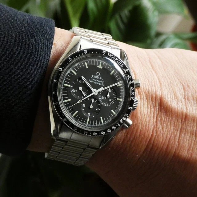 Montre Omega Speedmaster vintage 145.022 - 1983 avec documents de service et extrait d'archives