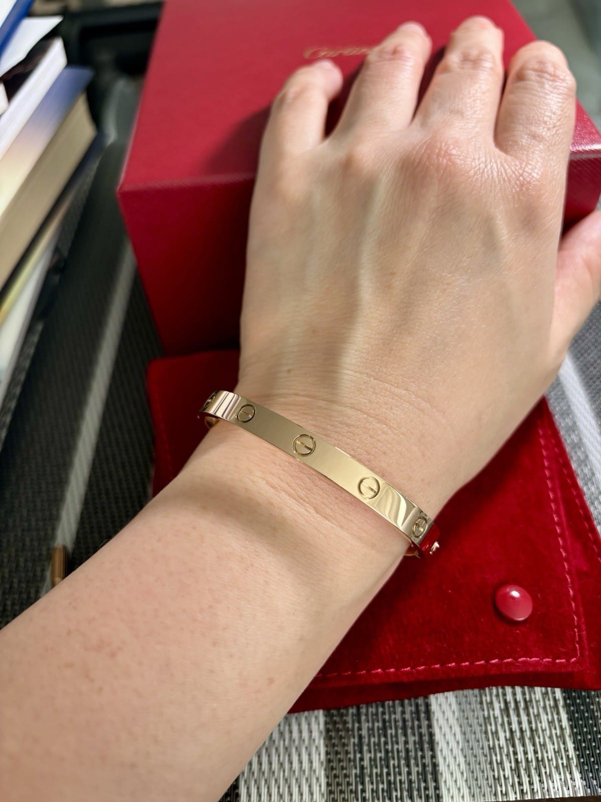 Bracelet Cartier Love en or rose 18 carats, taille 17, nouveau système à vis.