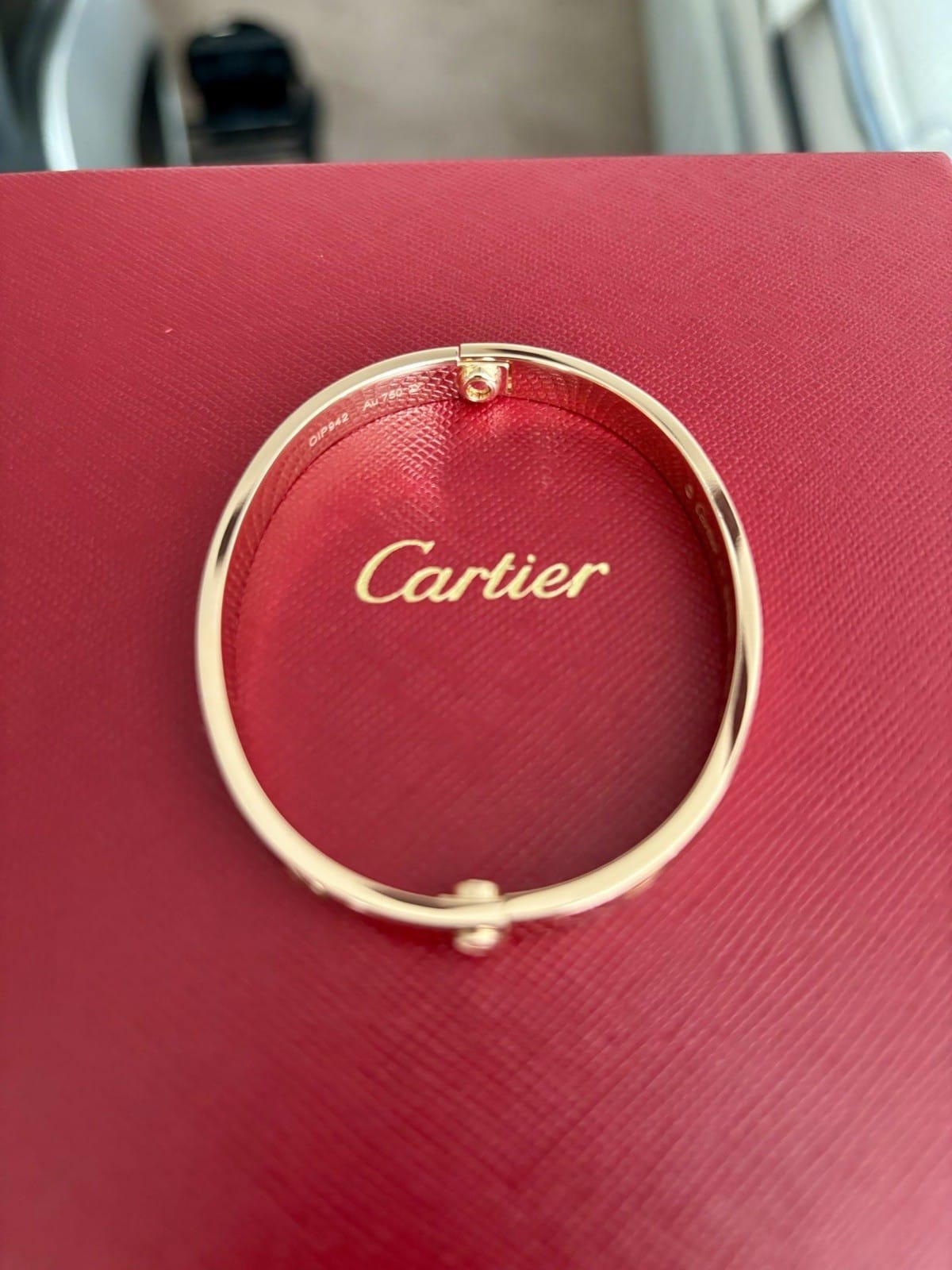 Bracelet Cartier Love en or rose 18 carats, taille 17, nouveau système à vis.