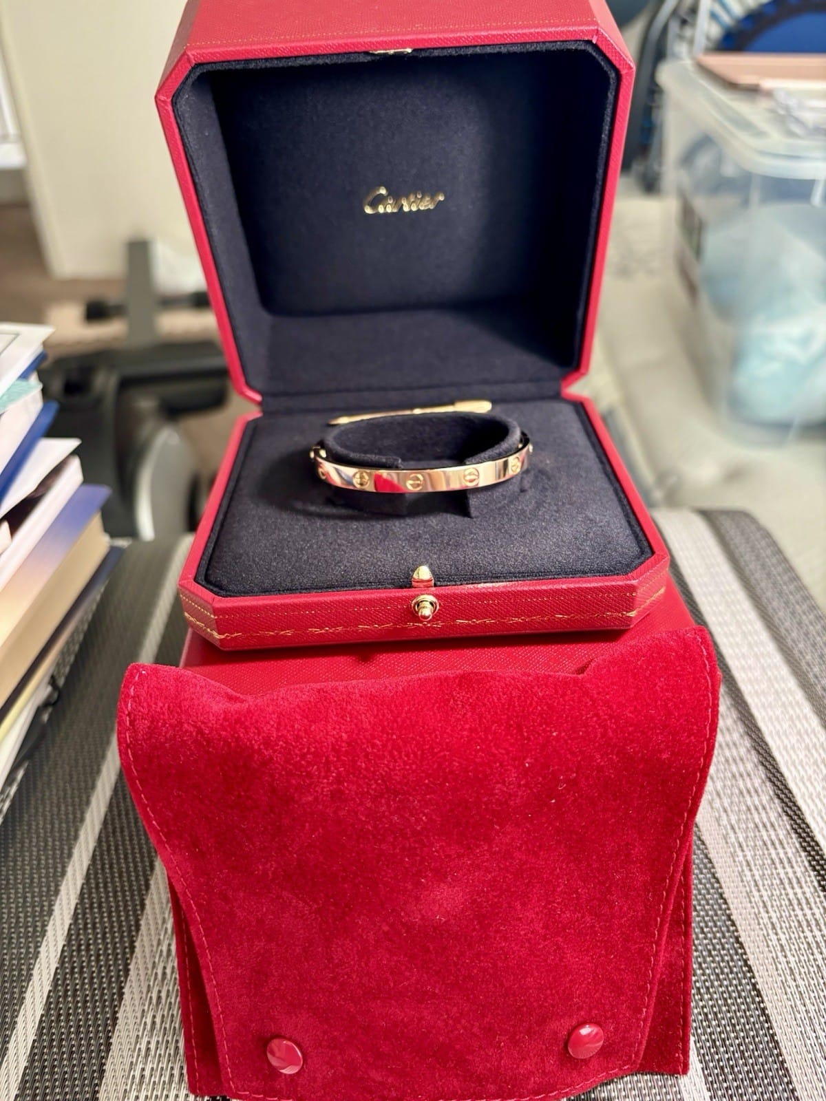 Bracelet Cartier Love en or rose 18 carats, taille 17, nouveau système à vis.