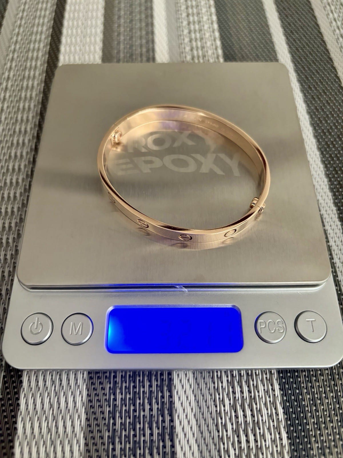 Bracelet Cartier Love en or rose 18 carats, taille 17, nouveau système à vis.