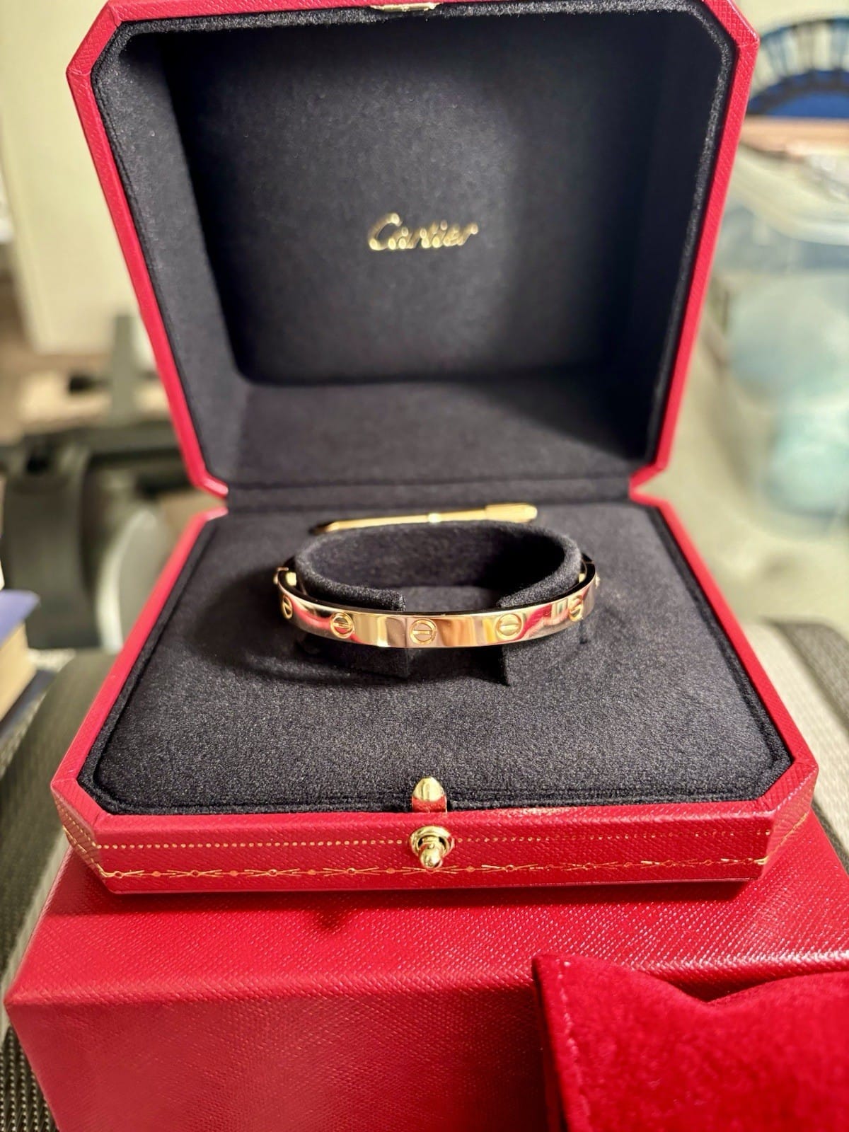 Bracelet Cartier Love en or rose 18 carats, taille 17, nouveau système à vis.