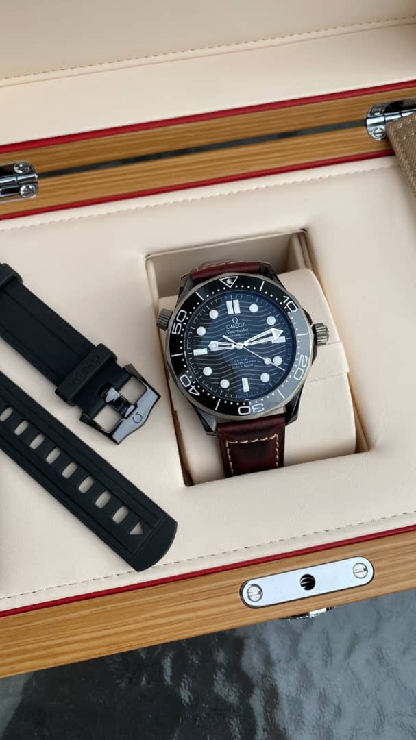 Omega Seamaster Diver 300M Full Ceramic 43,5 mm Cal. 8806 – 2023 – Comme neuve