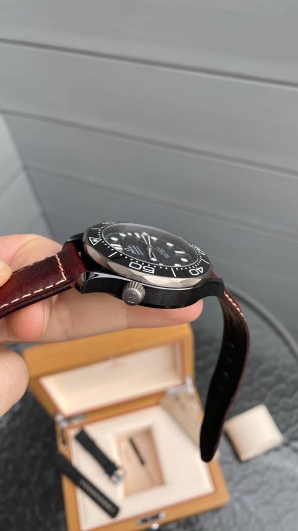 Omega Seamaster Diver 300M Full Ceramic 43,5 mm Cal. 8806 – 2023 – Comme neuve