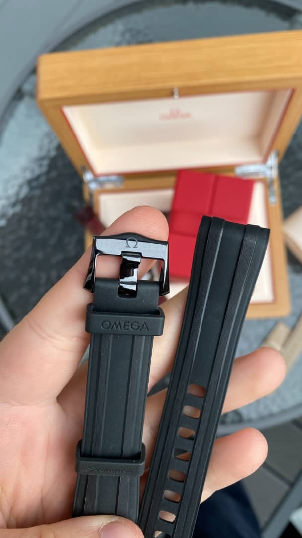 Omega Seamaster Diver 300M Full Ceramic 43,5 mm Cal. 8806 – 2023 – Comme neuve