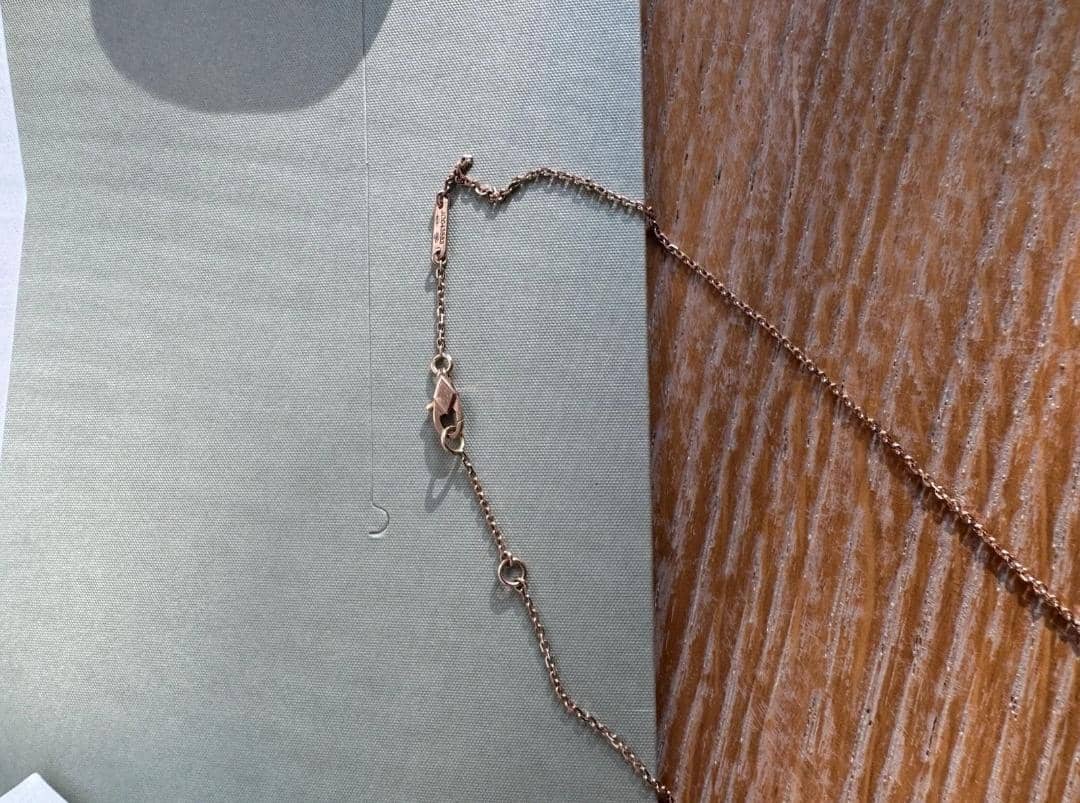 collier pendatif van cleef & Arpels sweet Alhambra en or rose 18 carats et cornaline