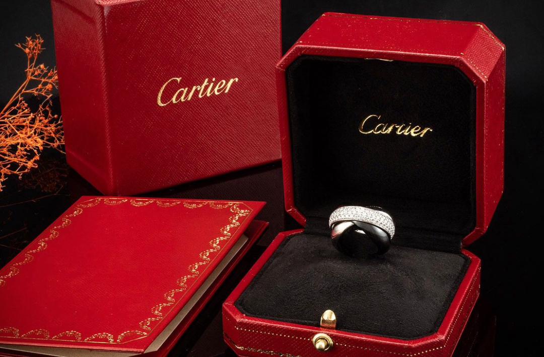 Bague Trinity Cartier avec diamants, or blanc, céramique et platine