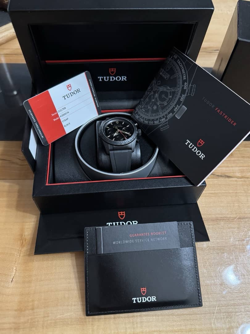 Montre TUDOR Fastrider Blackshield 42 mm Chronographe , sans traces d'usure, boîte et papiers inclus.