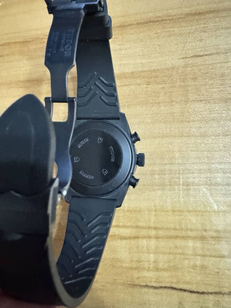 Montre TUDOR Fastrider Blackshield 42 mm Chronographe , sans traces d'usure, boîte et papiers inclus.