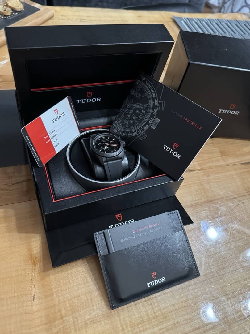 Montre TUDOR Fastrider Blackshield 42 mm Chronographe , sans traces d'usure, boîte et papiers inclus.