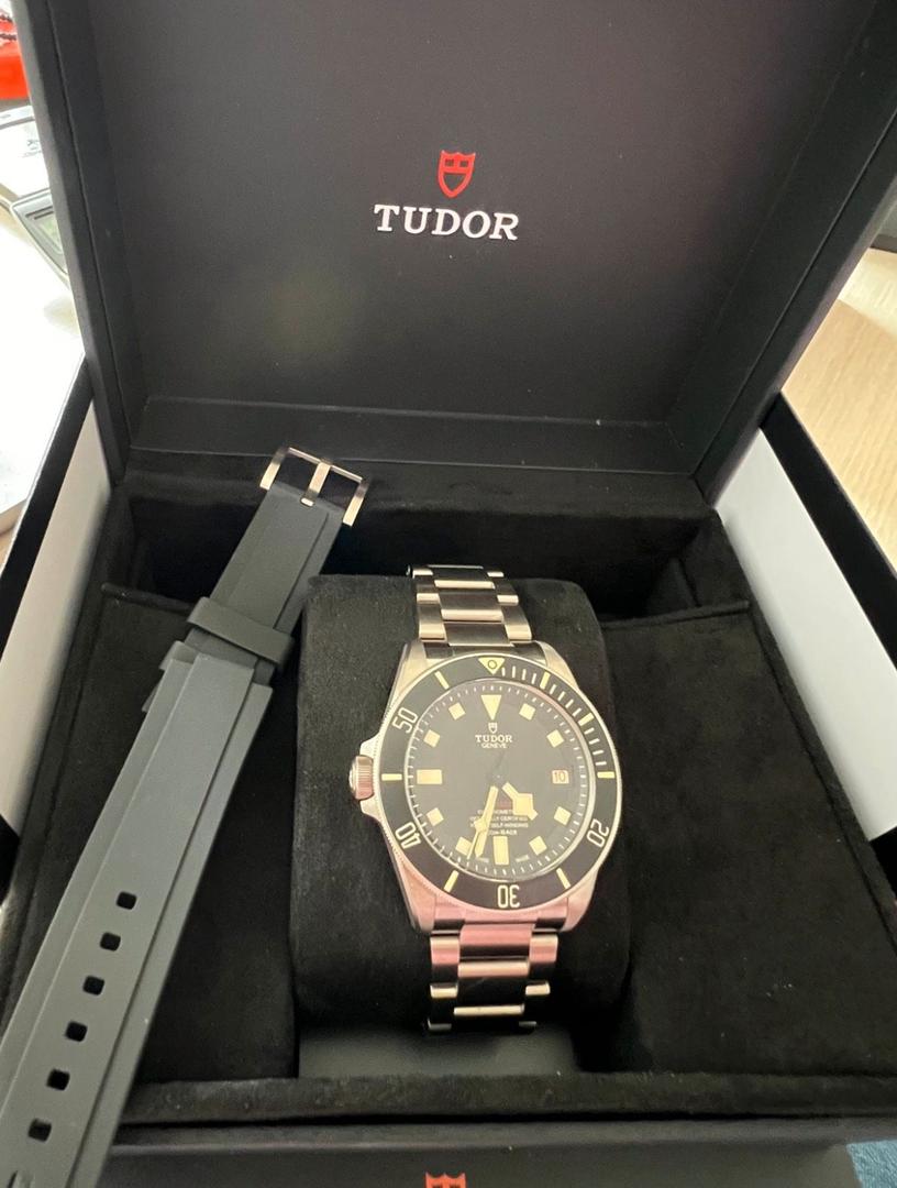Tudor Pegalos Titane 42 mm, poignet gauche, excellent état, avec accessoires