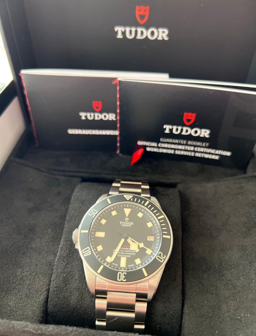 Tudor Pegalos Titane 42 mm, poignet gauche, excellent état, avec accessoires